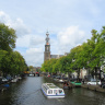 Церковь Вестеркерк в Амстердаме, вид с моста через канал.