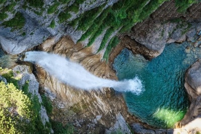 Водопад в ущелье Пеллат