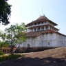 Буддийский храм Ланкатилака Вихара в Удунуваре (Канди)