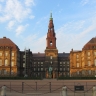Датский парламент Кристиансборг в закатных лучах
