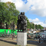 Памятник Гербранду Бредеро, великому голландскому поэту и драматургу.