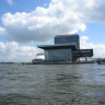 Дом Музыки на берегу залива Эй в Амстердаме.