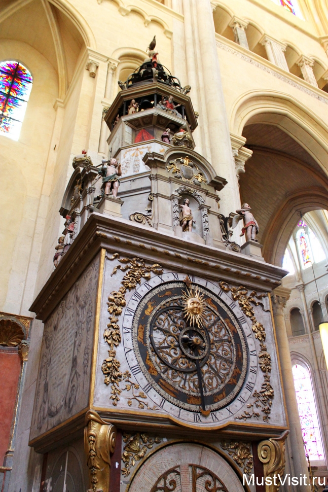 Часы в Соборе Сен-Жан-Батист в Лионе