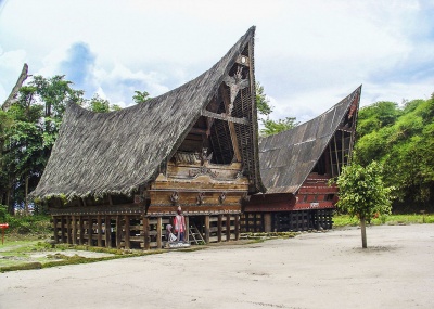 Рума гаданг -традиционные индонезийские дома о.Суматра