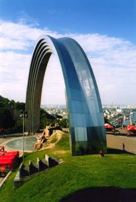 Арка Дружбы народов в Киеве