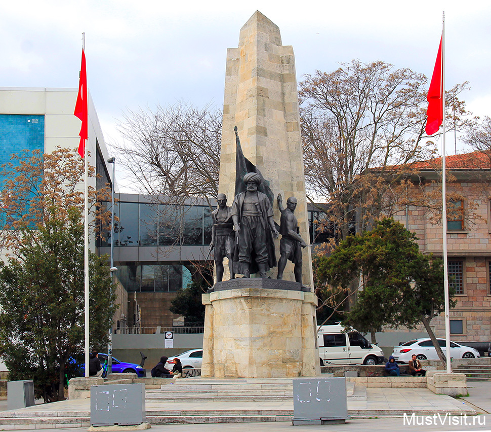 Монумент Барбароссы в Стамбуле