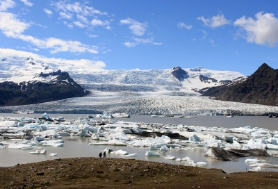 Ледниковое озеро Фьядльсаурлоун, Исландии