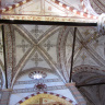 Церковь Санта Анастасия в Вероне, крестовые своды бокового нефа, украшенные растительным орнаментом.