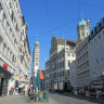 Аугсбург, на заднем плане башня Перлахтум, справа - городская ратуша