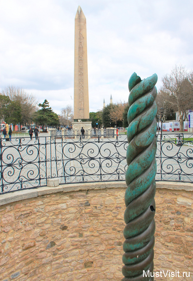 Змеиная колонна в Стамбуле