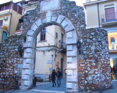 Порта Мессина в Таормине