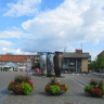 Город Роскилле, небольшая площадь перед вокзалом.