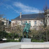 Памятник Жанне д'Арк на площади перед собором