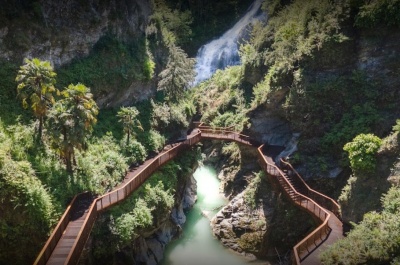 Водопад orrido di bellano в Италии