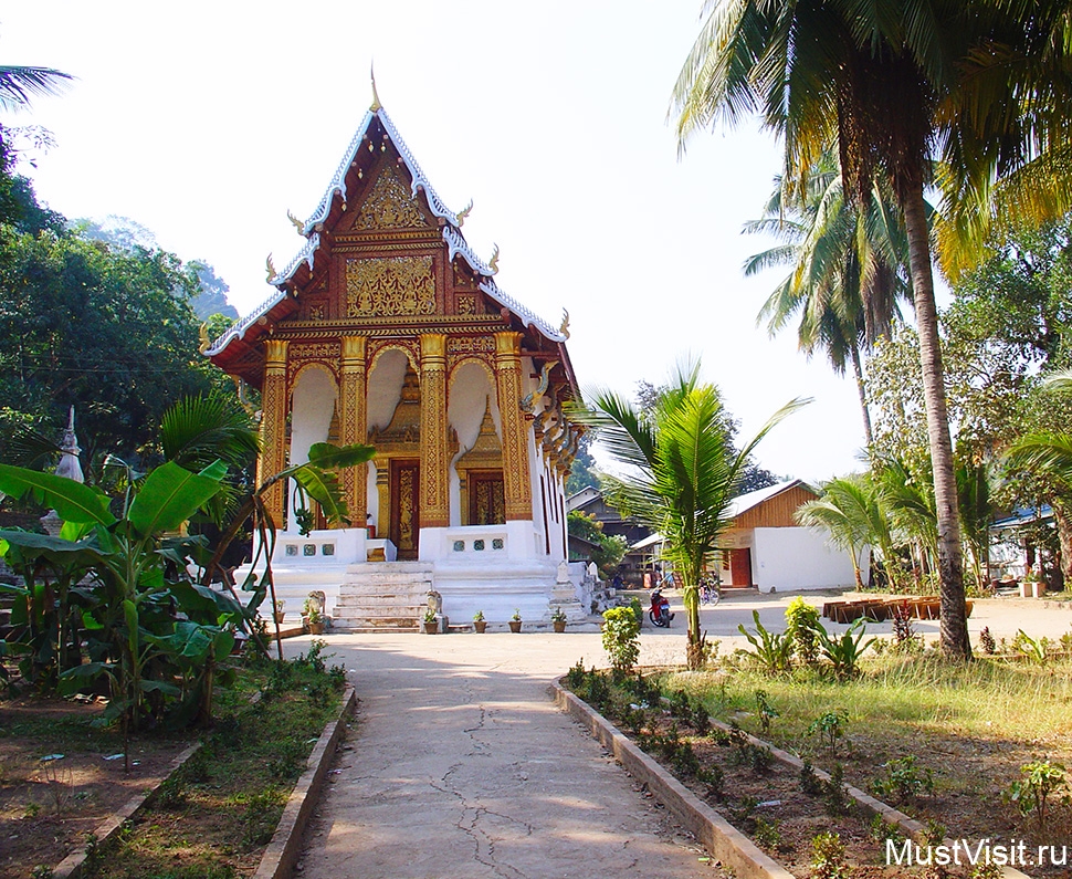 Храм Wat Siphouthabat  в Лупнгпхабанге