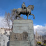 Памятник маршалу Баграмяну на одноименном проспекте в Ереване. 