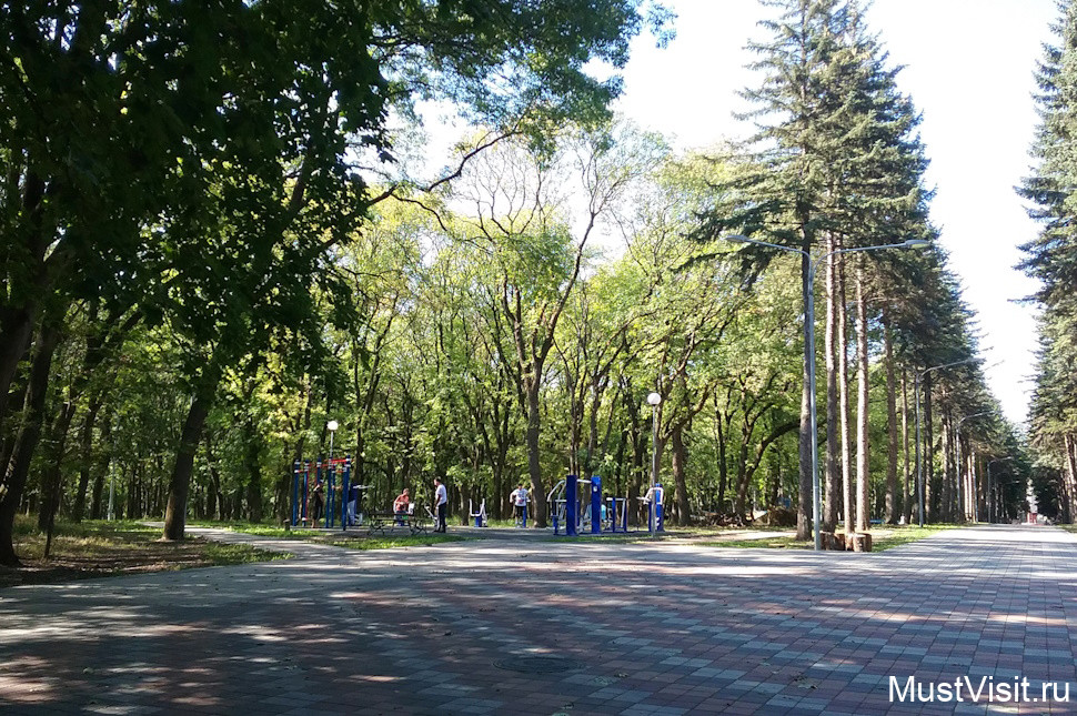 Площадка для спорта в парке Победы.