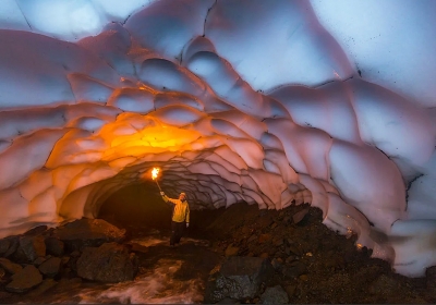 Пещеры на склоне вулкана Мутновского