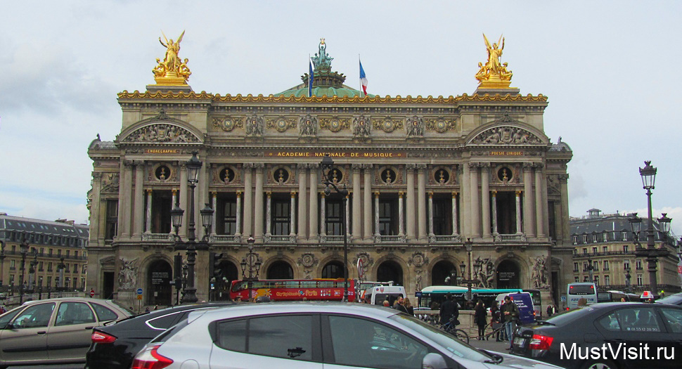 Опера Гарнье в Париже. Главный южный фасад здания после реставрации 2000 года.