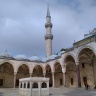 Внутренний двор мечети Сулеймание. В центре фонтан для омовений ( шадырван). 