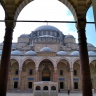 Внутренний двор мечети Сулеймание в Стамбуле