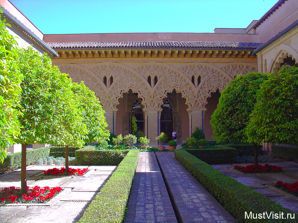 Дворец Альхаферия в Сарагосе