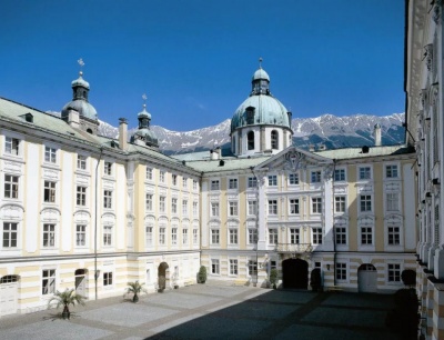 Дворец Хофбург в Инсбруке