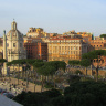 Форум Траяна (руины колоннады), колонна императора Траяна, справа - рынки Траяна