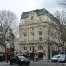 Красивое здание театра в X-ом округе Парижа