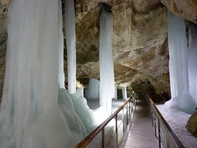 Пещера Деменовская ледяная