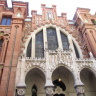 Верхняя часть фасада церкови Ла Буэна Диха в Мадриде