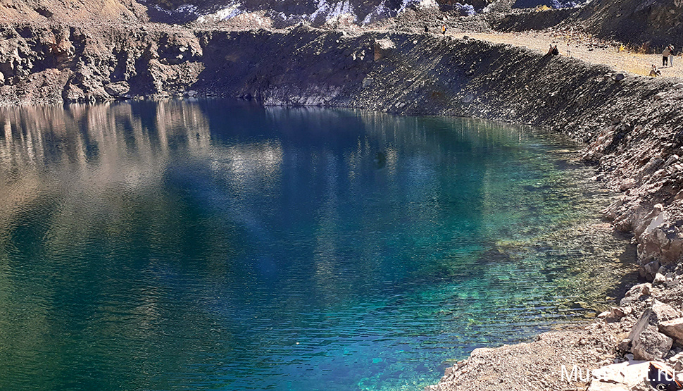 Карьерное озеро в ущелье Ак-Тюз