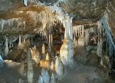 Охтинская арагонитная пещера 