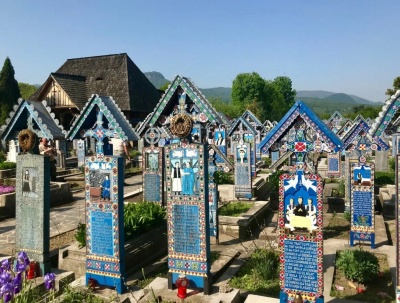 Веселое кладбище (Чимитирул Весел) в Сапанте