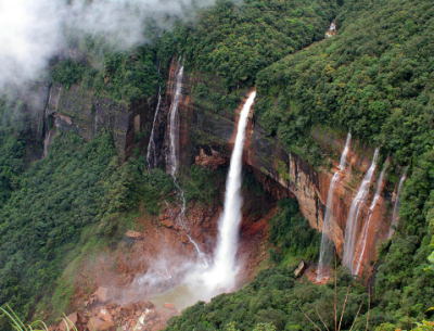 Водопад Нохкайликай (Nohkalikai Falls)