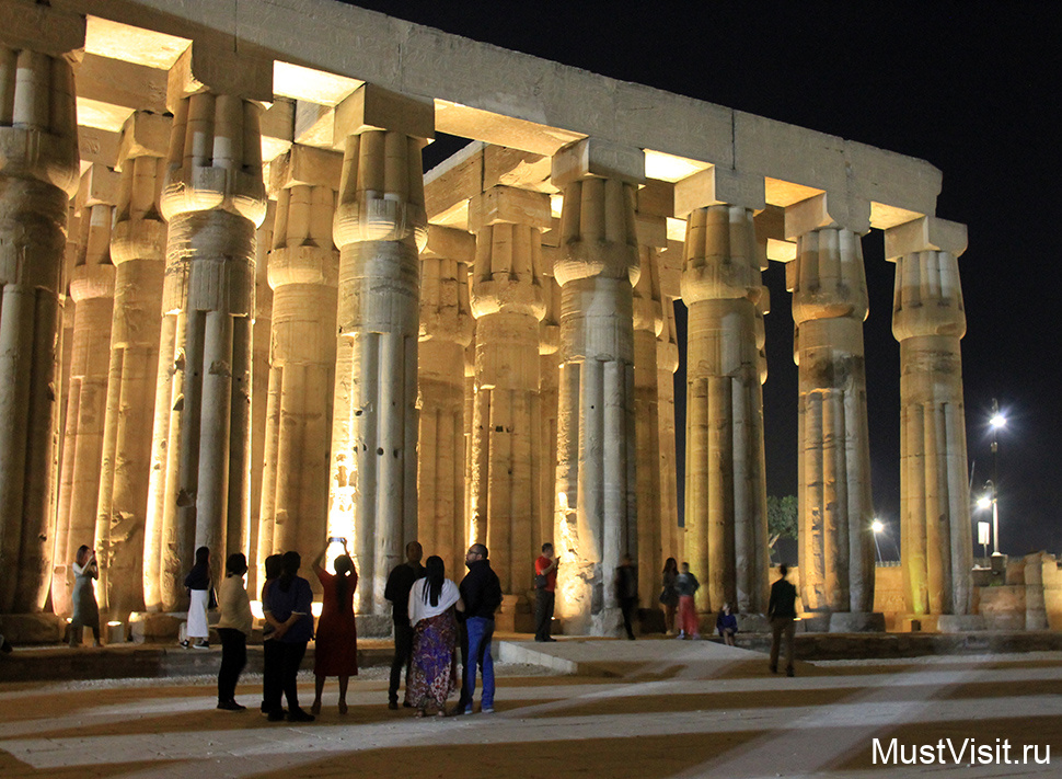 Луксорский храм - гипостильный зал 2 колонны