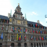 Здание ратуши на Рыночной площади в Антверпене. 