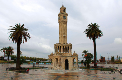 Часовая башня Конак в Измире