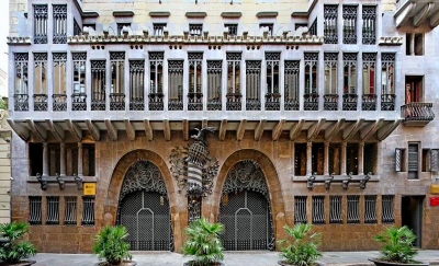 Дворец Гуэль (арх.Гауди) в Барселоне