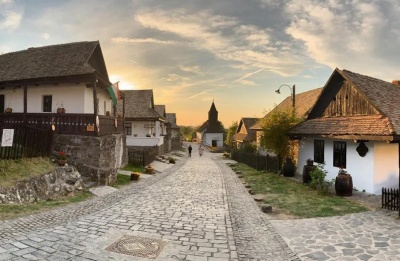Историческое село Холлокё