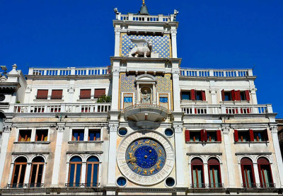 Часы на башне собора Сан-Марко в Венеции