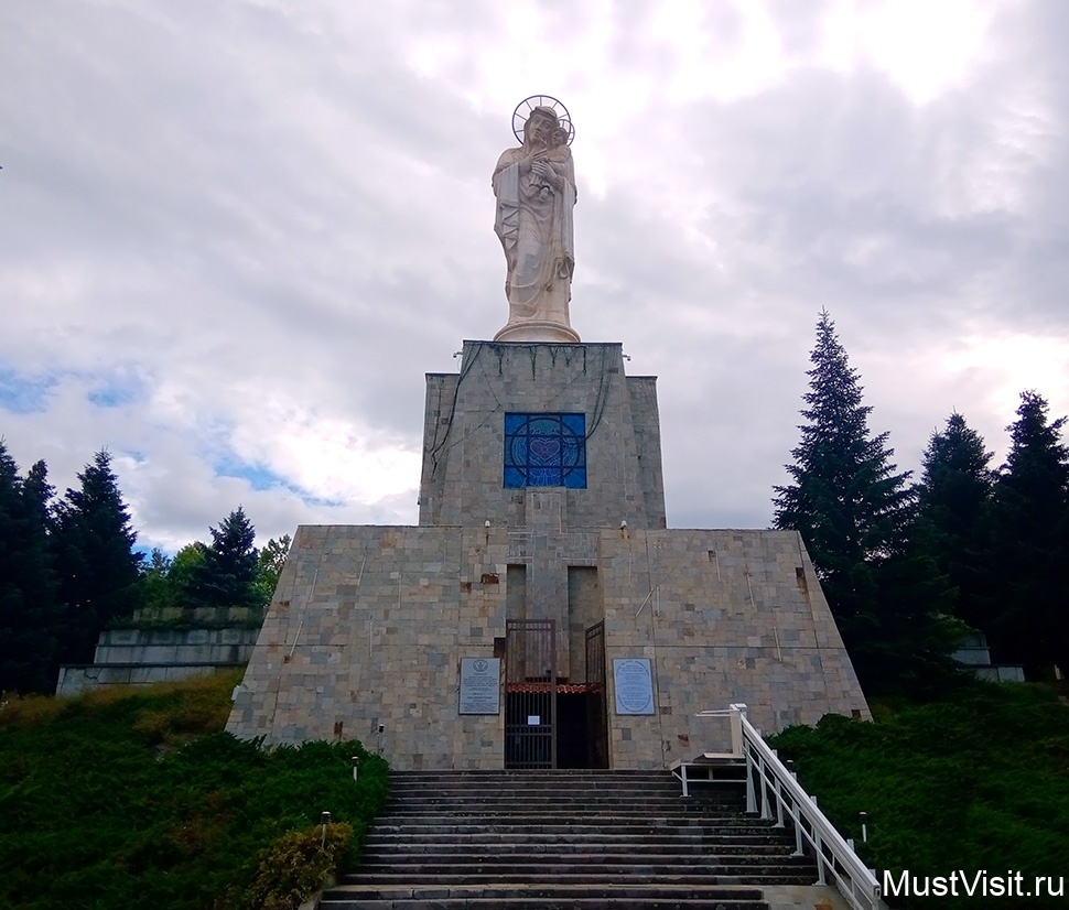 Статуя Девы Марии в Хасково
