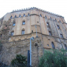 Вид с Пьяцца Индепенденца на фасад Норманнского дворца в Палермо