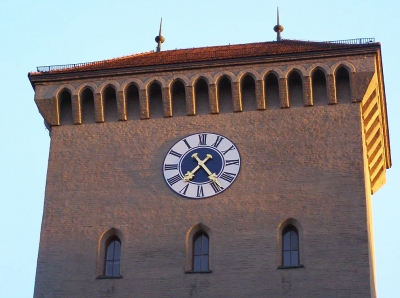 Часы на башне Изартор в Мюнхене