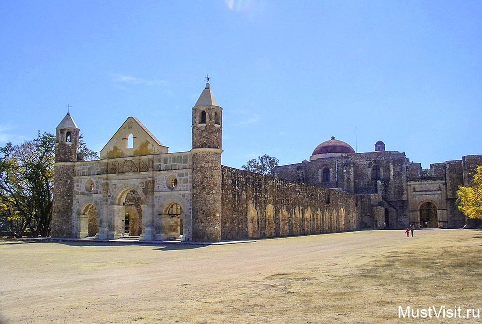 Монастырь Сантьяго Апостол в городе Куилапан-де-Герреро
