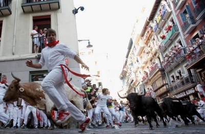 Энсьерро -Бег с быками в Памплоне (во время фестиваля Сан-Фермин)