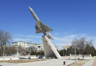 Памятник самолёту МиГ-21 в Актау