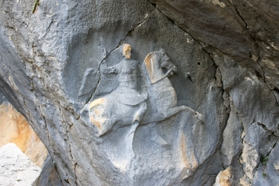 Скальный барельеф гробницы Алкета