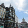 Город Брюссель, слева дом в стиле ар-деко. "Old England"