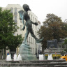 Городской фонтан "Шагающий Атлант"